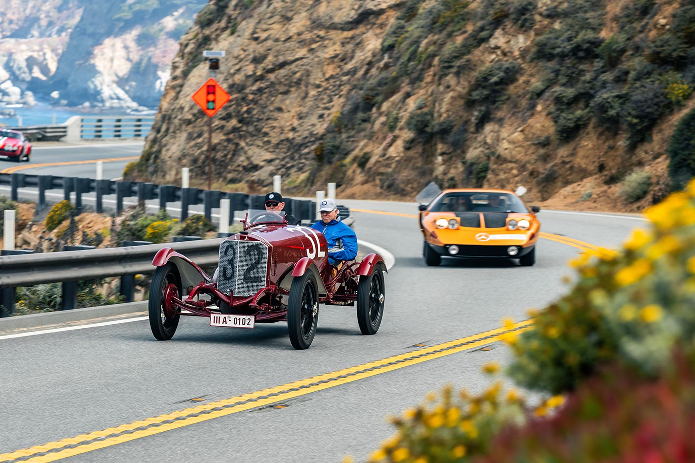 Sternstunden bei der Pebble Beach Automotive Week 2024: Mercedes-Benz C 111-II mit Wankelmotor und 100 Jahre alter Mercedes Targa-Florio-Rennwagen in Fahrt